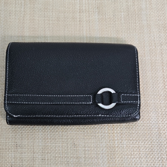 Elegant Black Leather Wallet EUC - Picture 1 of 15